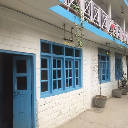 Om-Shanti Villa Manāli エクステリア 写真