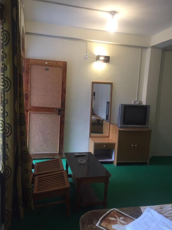 Om-Shanti Villa Manāli エクステリア 写真