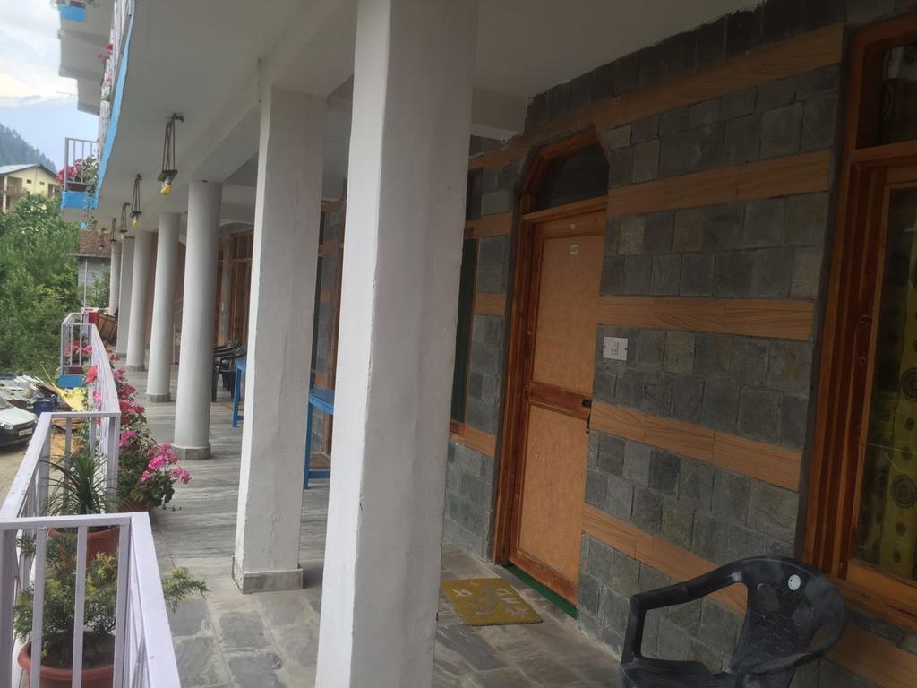 Om-Shanti Villa Manāli エクステリア 写真