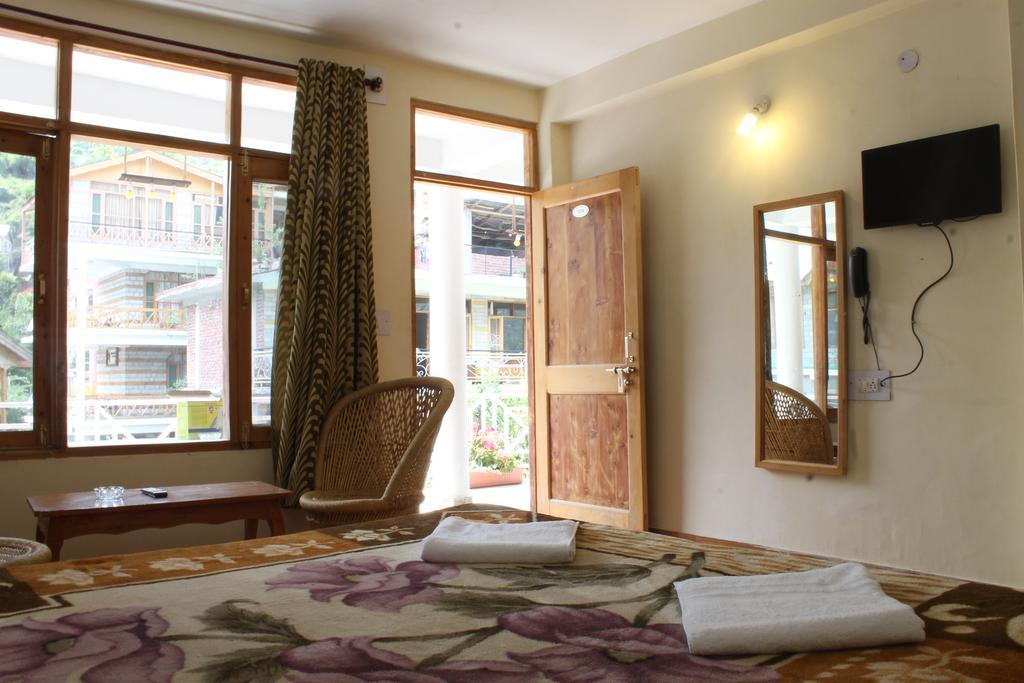 Om-Shanti Villa Manāli エクステリア 写真