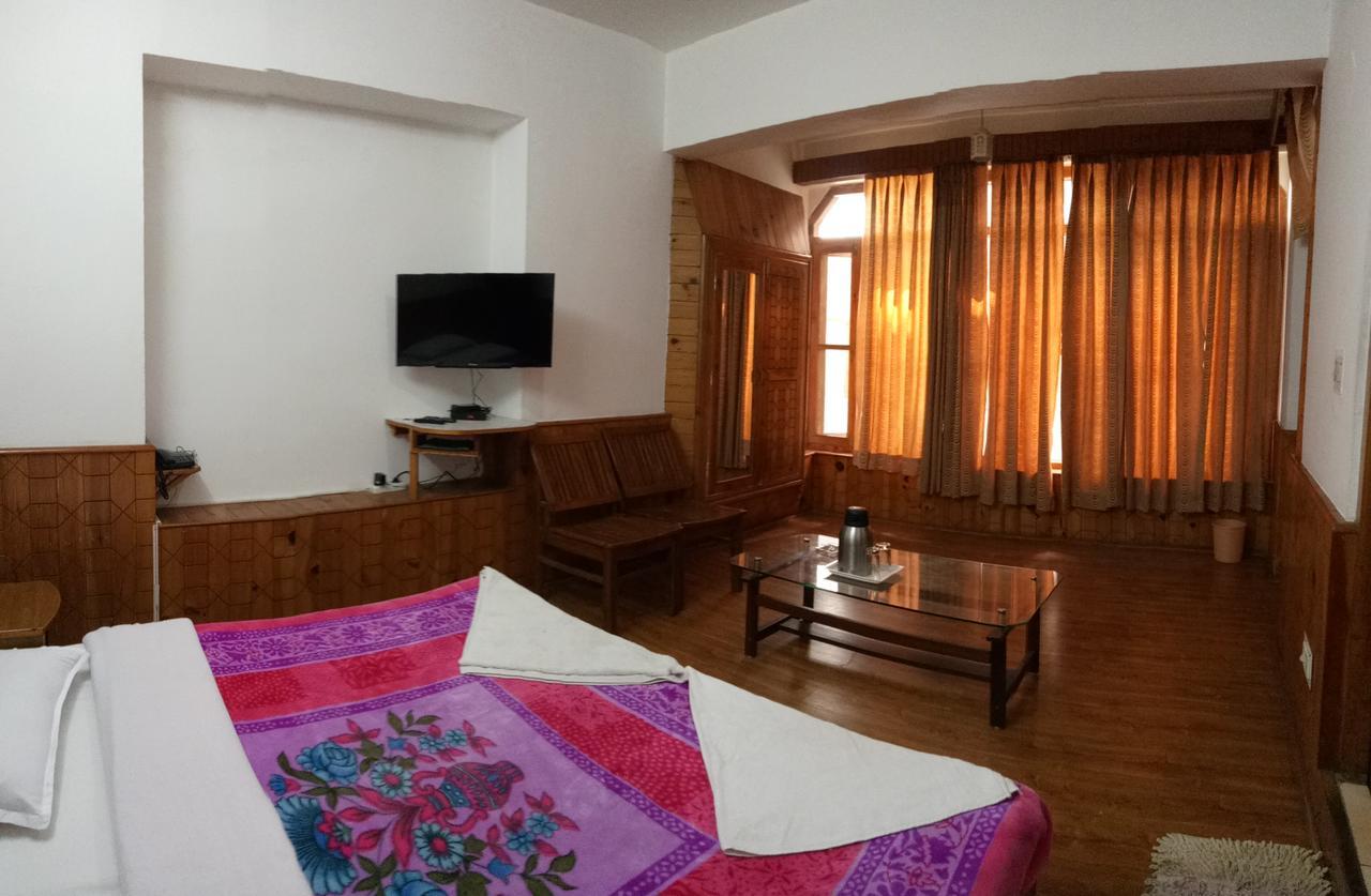 Om-Shanti Villa Manāli エクステリア 写真