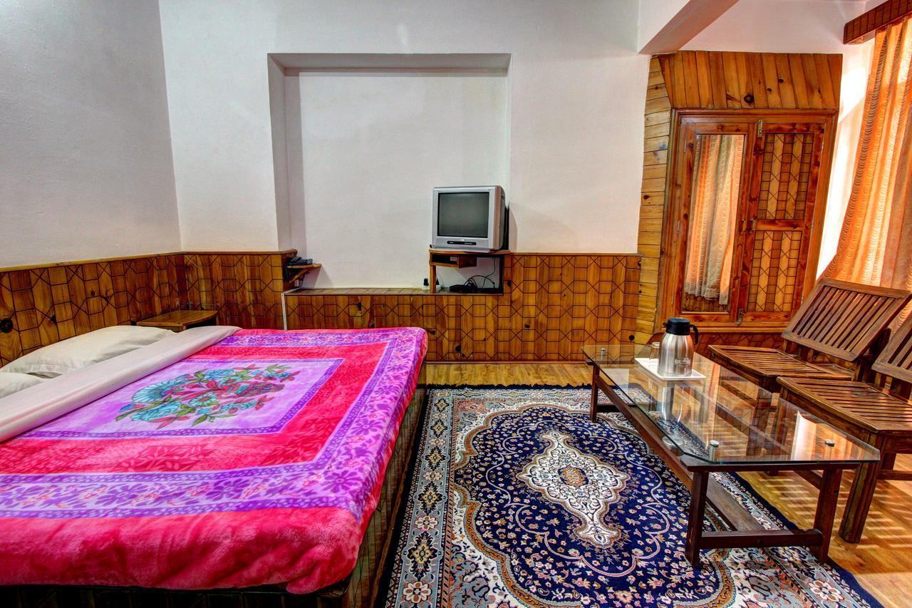 Om-Shanti Villa Manāli エクステリア 写真