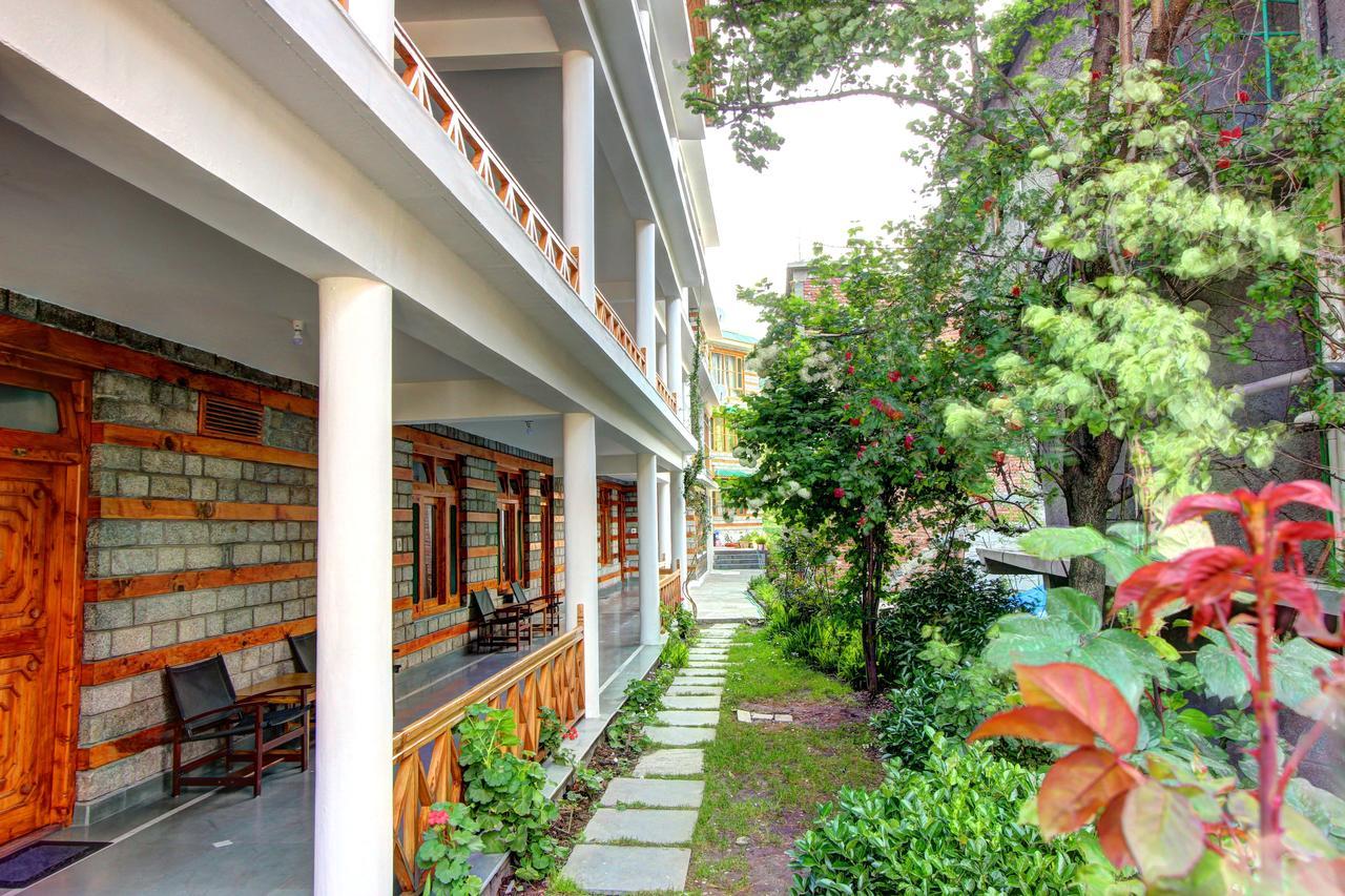 Om-Shanti Villa Manāli エクステリア 写真
